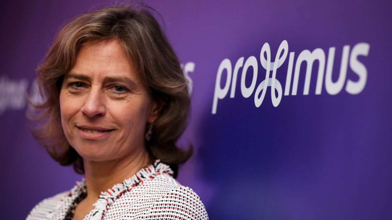 What are the new leadership habits according to Dominique Leroy, the